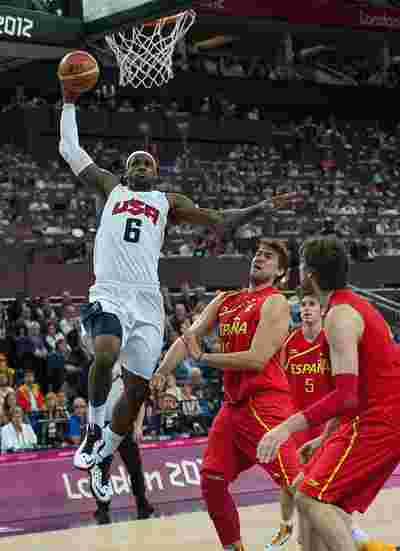 CBA：球迷互动活动，增进球队与球迷关系