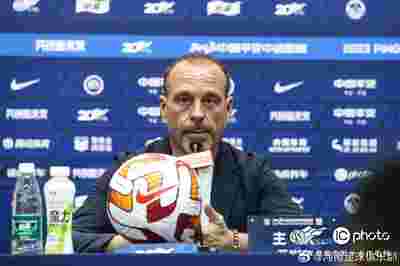 各国球迷为欧洲杯热情助威，氛围火热