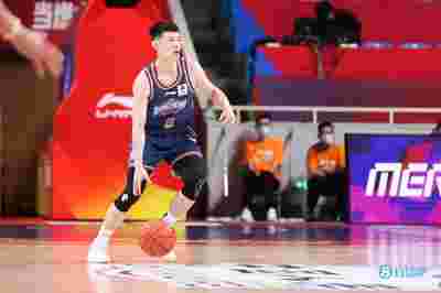 热火队在主场击败国王，巴特勒表现突出