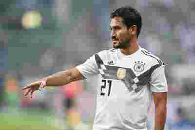 莱斯特城主场落败，教练面临压力