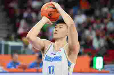 老鹰队杨在关键时刻挺身而出，助球队逆转公牛