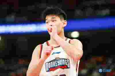 76人队恩比德受伤，球队面临严峻考验