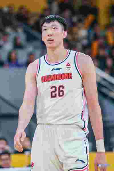 新疆队外援表现出色，助力球队稳居前列