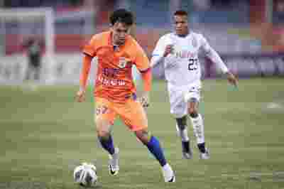 球队明星球员接受媒体采访，分享备战心声