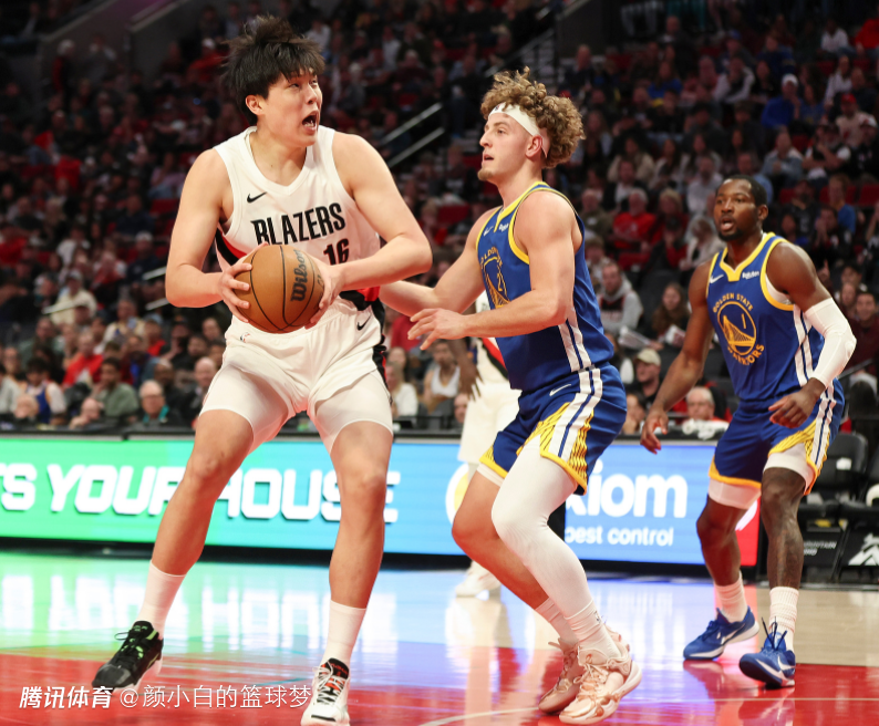 全民偶像！多位球迷穿青岛球衣支持小杨 比帅场边指导 7尺2存SF技巧