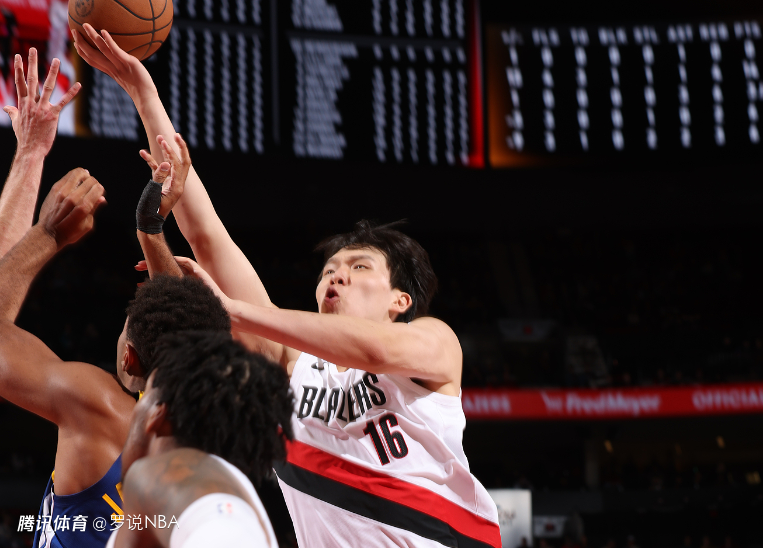 拓媒点评杨瀚森：多次处于空位未获传球 建议每天练500次勾手