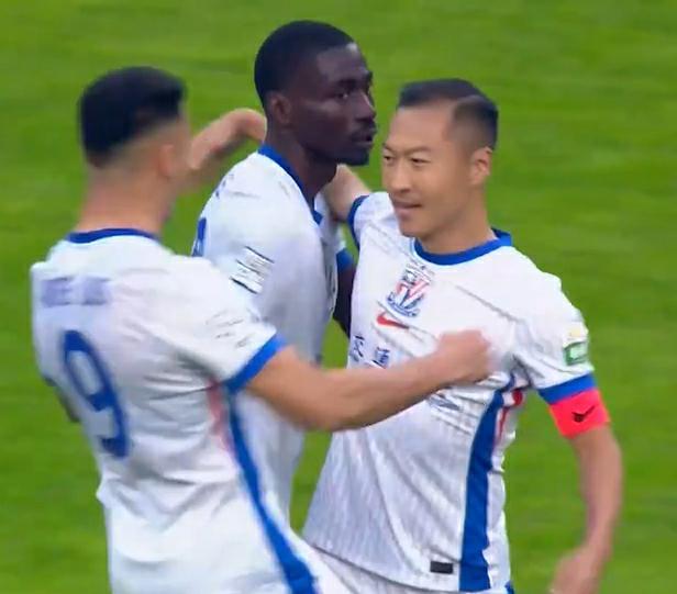 中超-申花3-1津门虎连续2年获亚军 吴曦点射路易斯破门