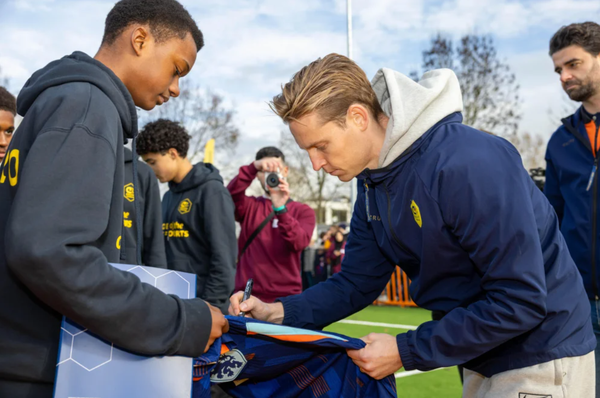 回阿贾克斯？德容：很难给出承诺，我不会排除这种可能