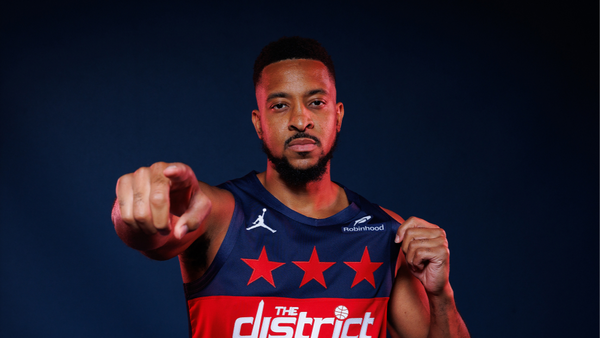 打疯了！麦科勒姆18分钟27分，半场7记三分