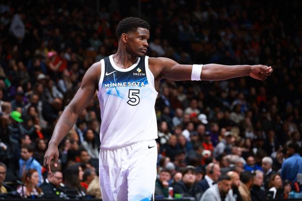 爱德华兹35+6单节狂砍21分，率队背靠背取得连胜