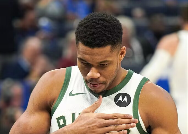 阿里纳斯：小卡阴阳合同不是个例，字母哥留雄鹿肯定也有猫腻