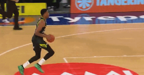 火力全开！凤凰半场狂轰59分，领先24分打爆太攀蛇