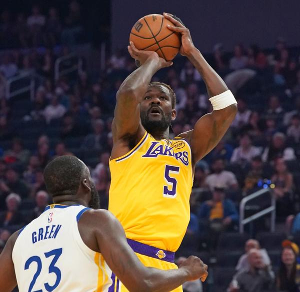 记者：艾顿是近7年上篮类出手超2000次命中率最高的球员