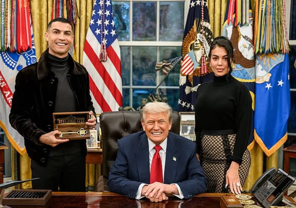 邮报：C罗在白宫获赠特别礼物，一把通向总统官邸的钥匙