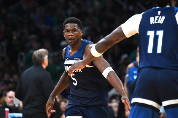 三分有待提高！森林狼双核半场爱德华兹17分&兰德尔14分